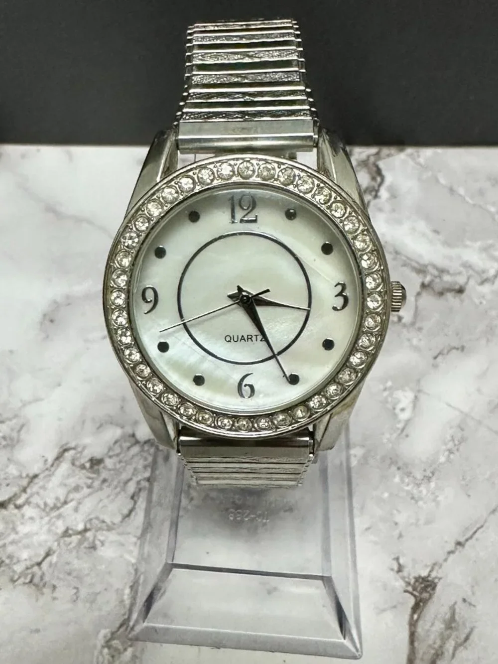 3/$30 Mother of Pearl Dial Watch Women Silver Tone Stretch Band New Battery 6.5